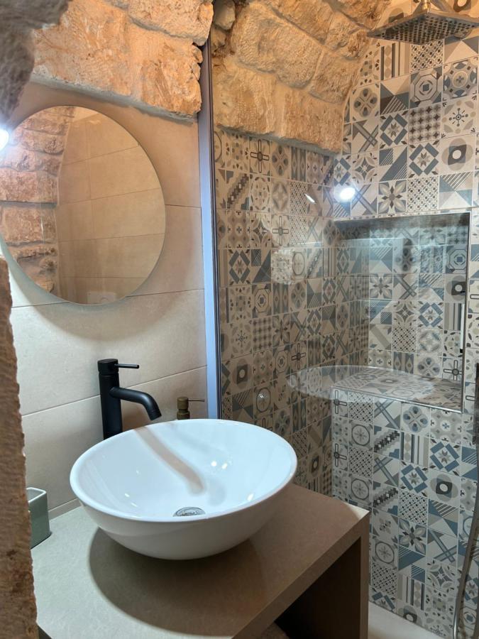 Dimora Grimaldi Bed & Breakfast ออสตูนี ภายนอก รูปภาพ