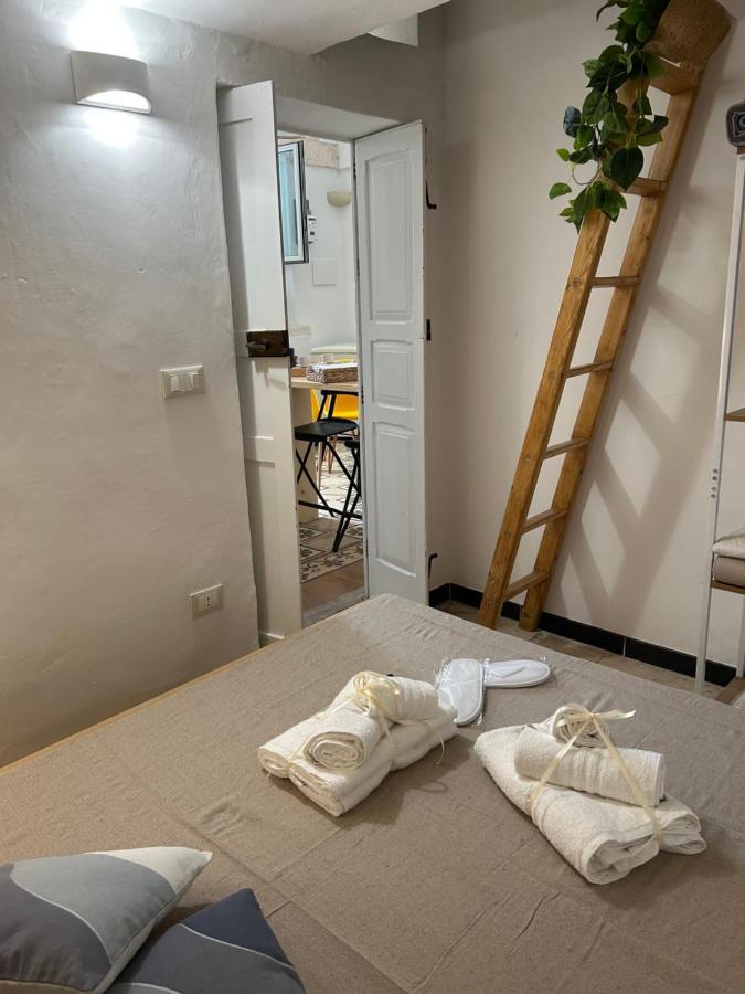 Dimora Grimaldi Bed & Breakfast ออสตูนี ภายนอก รูปภาพ